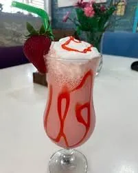 ÇİLEKLİ MİLKSHAKE